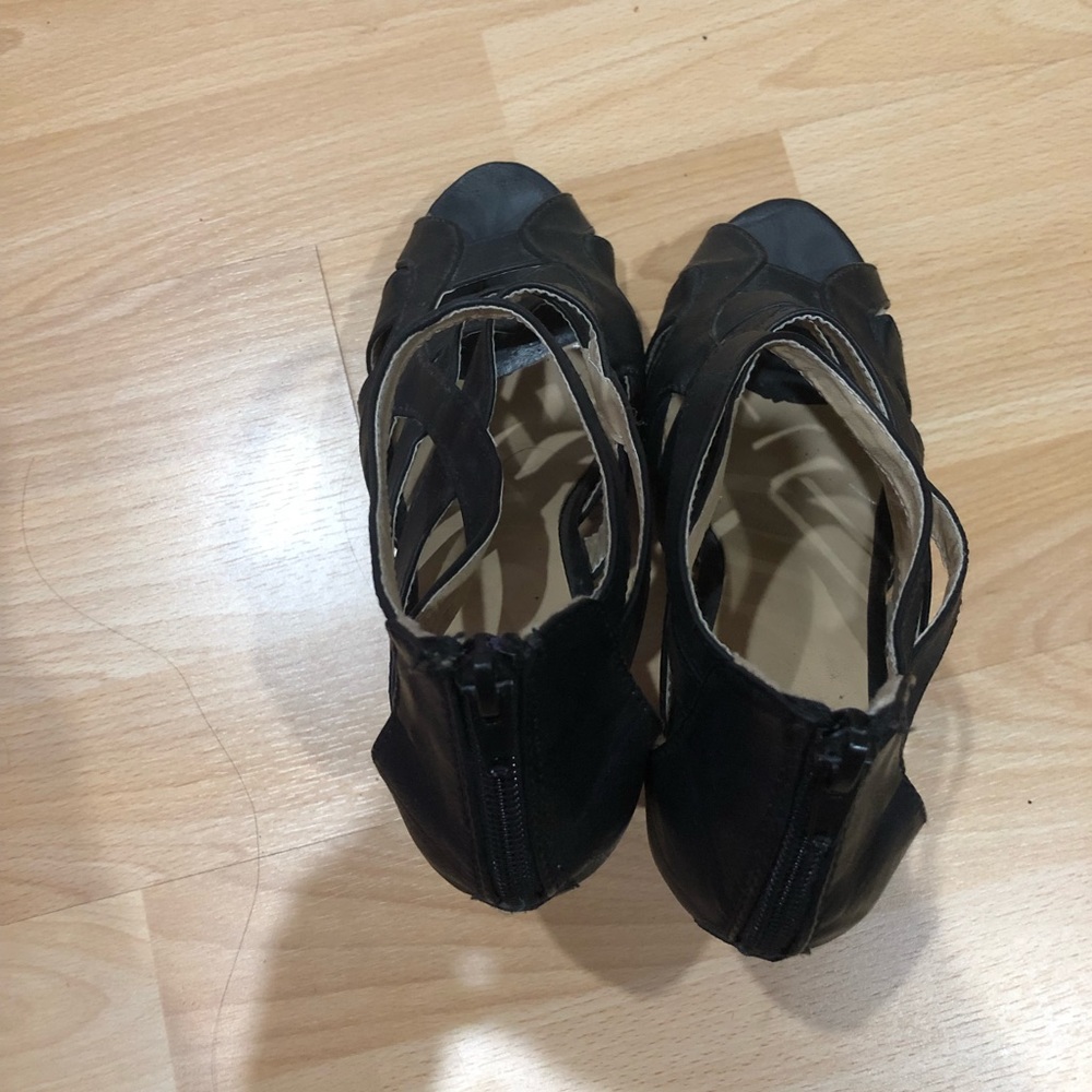 Heels. - Picture 4 of 4